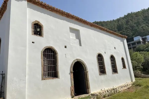 The Orthodox Church of the Great Martyr George - Resim 2