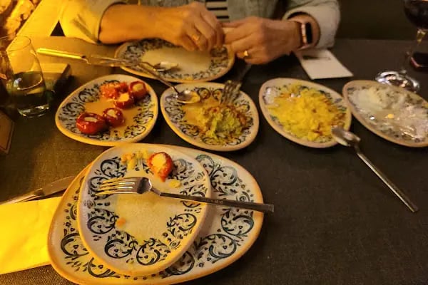 Tütün Hanı &amp; Mağara Cafe - Resim 3