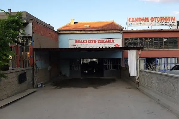 B.O.B'S GARAGE - Resim 16