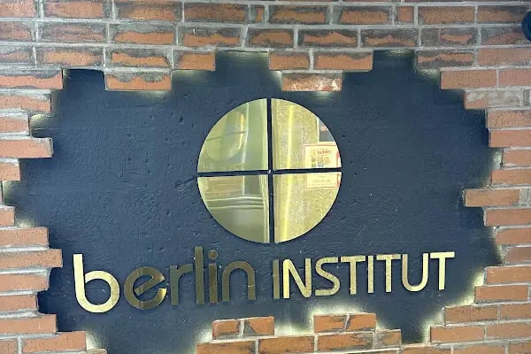 berlin INSTITUT Yabancı Dil Okulları - Resim 2