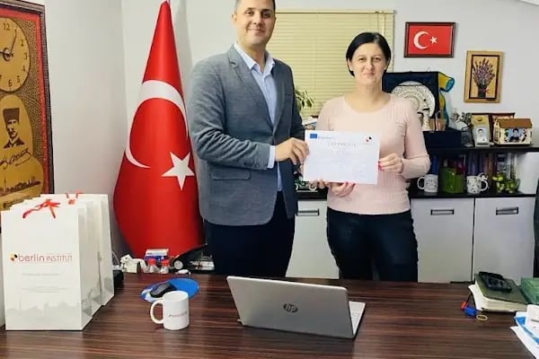berlin INSTITUT Yabancı Dil Okulları - Resim 6