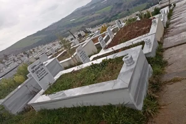 Kent Mezarlığı - Resim 17
