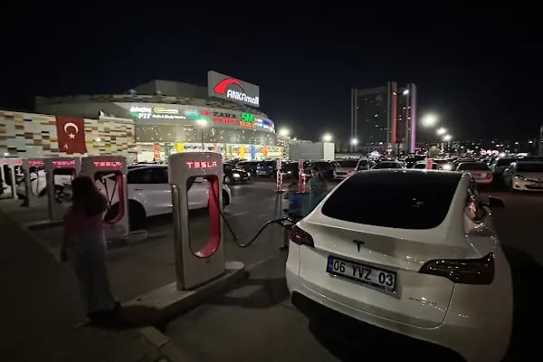 Tesla Supercharger - Resim 8