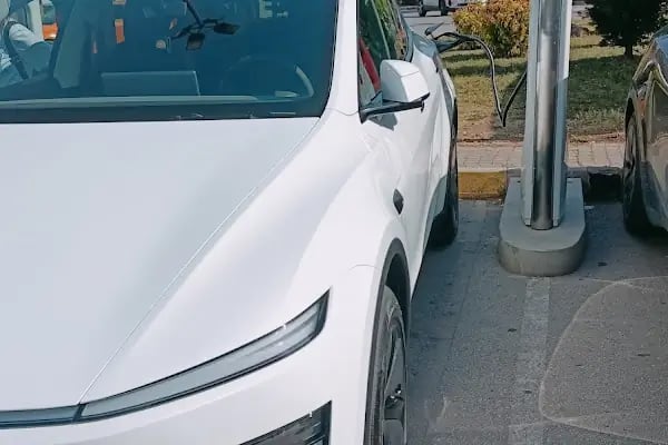 Tesla Supercharger - Resim 9