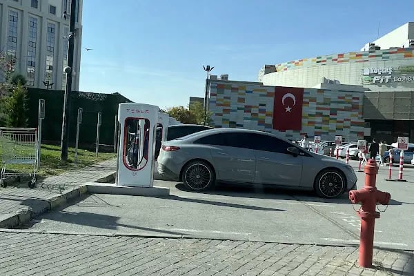 Tesla Supercharger - Resim 3