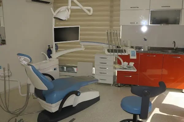 İzmir, Konak Deva Ağız ve Diş Sağlığı Polikinliği & Kliniği - Diş Hekimi, İmplant Diş, Kozmetik Diş, Ortodontist - Resim 17