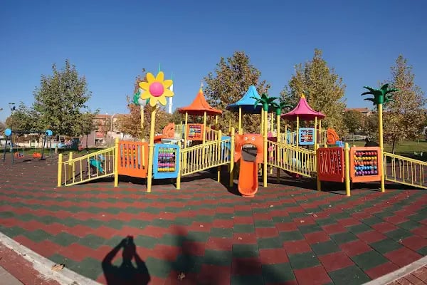 Aliya İzzet Begoviç Parkı - Resim 4