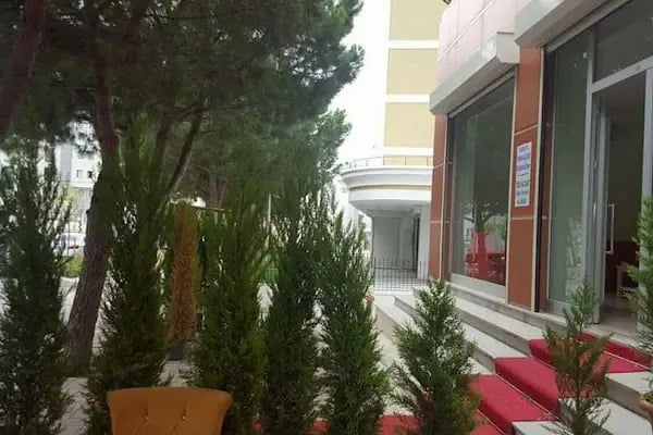 Dr. Turhan Alçelik Sarı Nokta Kliniği - Resim 5