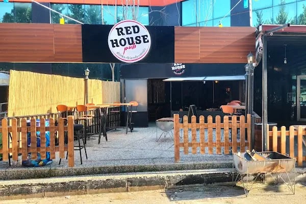 Red House Pub Adana - Resim 2