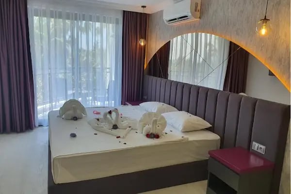 Karikatur Bi Hotel - Resim 4