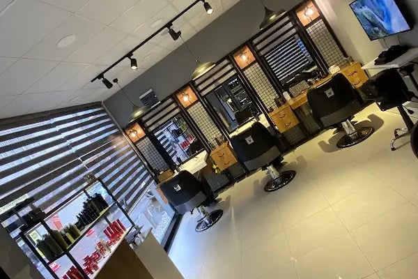 Saloon Burak Erkek Kuaförü - Resim 8