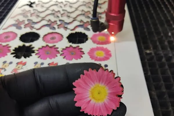 ERDEĞER HEDİYELİK EŞYA LAZER KESİM KUPA BASKI TİŞÖRT BASKI LAZER MARKALAMA - Resim 3