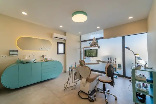 Focus Dental Clinic | Implant &amp; Smile Design Center | İmplant &amp; Gülüş Tasarımı Merkezi - Resim 1