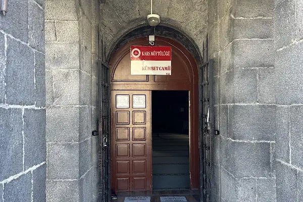 Merkez Kümbet Cami - Resim 9