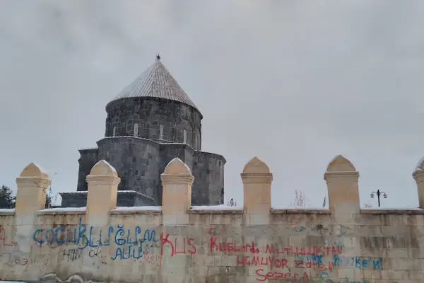 Merkez Kümbet Cami - Resim 12