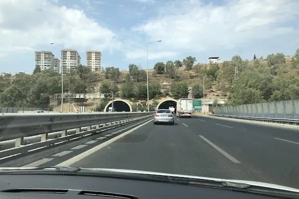 Bayraklı Tünelleri - Resim 1