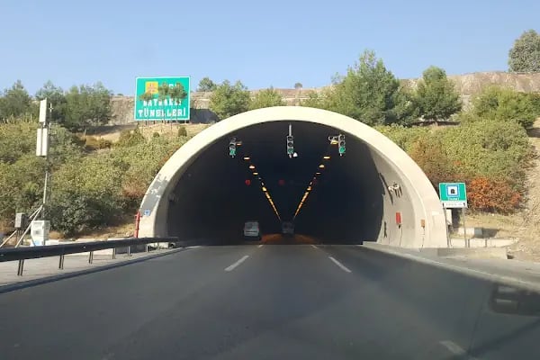 Bayraklı Tünelleri - Resim 9