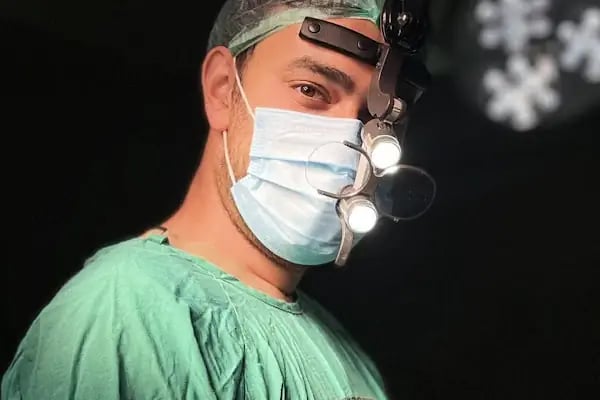 Op. Dr. Sina Kaderi - Facelift (yüz germe) - Rhinoplasty (burun estetiği) - Jaw Surgery (çene estetiği) - Liplift - Resim 8