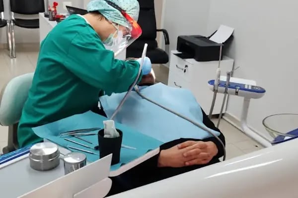 Diş Hekimi Burcu Taşçı - Resim 2