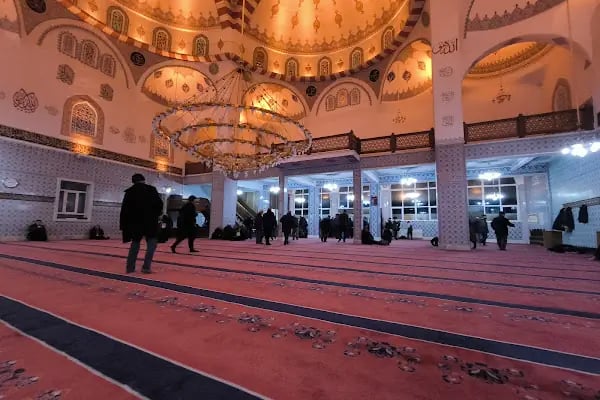 Hüseyin Gazi Nurlu Uluyol Camii - Resim 15