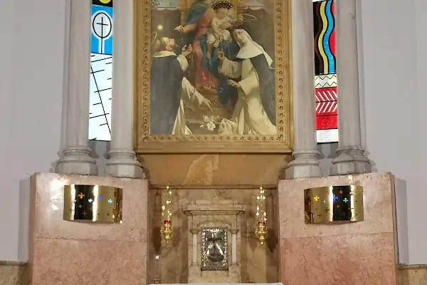 Santissimo Rosario Katolik Kilisesi - Resim 3