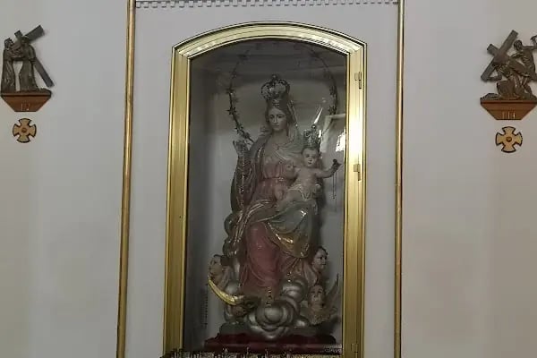 Santissimo Rosario Katolik Kilisesi - Resim 6