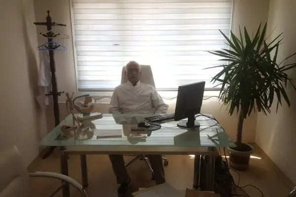 Opr. Dr. H. Zeki Uzun - Resim 1