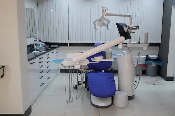 Adalya Ağız ve Diş Sağlığı Polikliniği (Dental Implants, Veneers, Crowns Clinic in Antalya, Turkey) - Resim 6