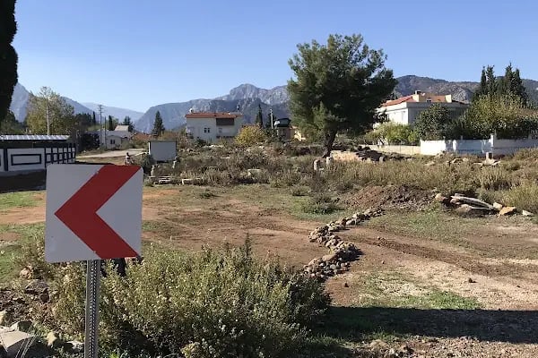 Döşemealtı Tapınak Kalıntısı - Resim 6