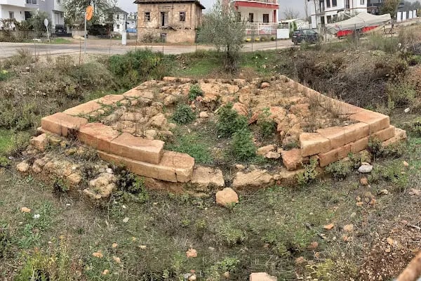 Döşemealtı Tapınak Kalıntısı - Resim 7