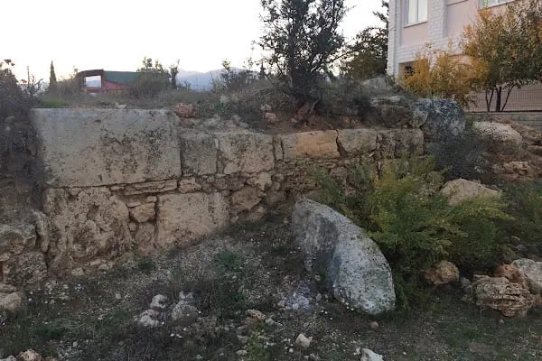 Döşemealtı Tapınak Kalıntısı - Resim 15