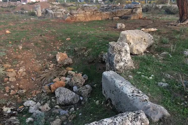 Döşemealtı Tapınak Kalıntısı - Resim 3