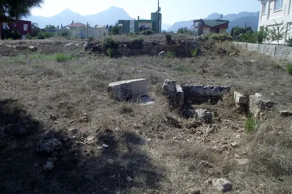 Döşemealtı Tapınak Kalıntısı - Resim 20
