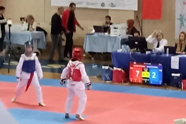 Serdar Yereli Spor Salonu - Resim 19