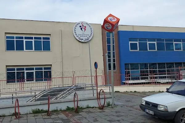 Serdar Yereli Spor Salonu - Resim 15