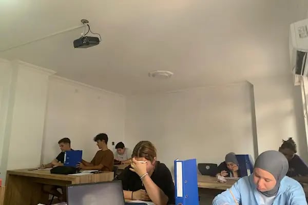 Özel Döşemealtı İngiliz Kültür Yabancı Dil Kursu - Resim 17