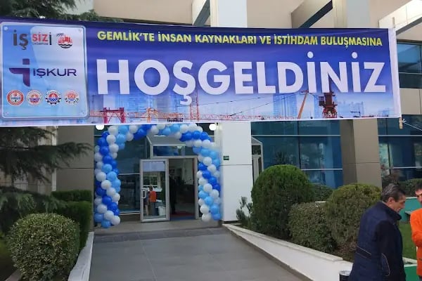 Gemlik Sosyal Yaşam Merkezi Olimpik Yüzme Havuzu - Resim 11