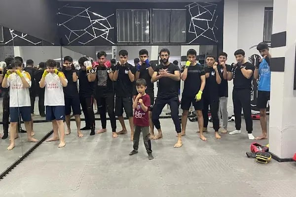 CH Fight School - Resim 5