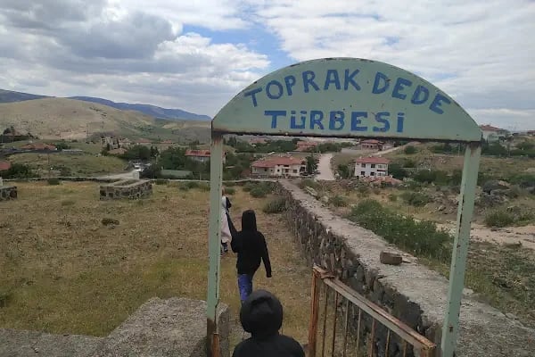 Toprak Dede Türbesi - Resim 4