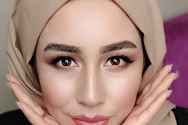 Kübra Eser MAKEUP STUDİO ve GUZELLİK SALONU - Resim 2