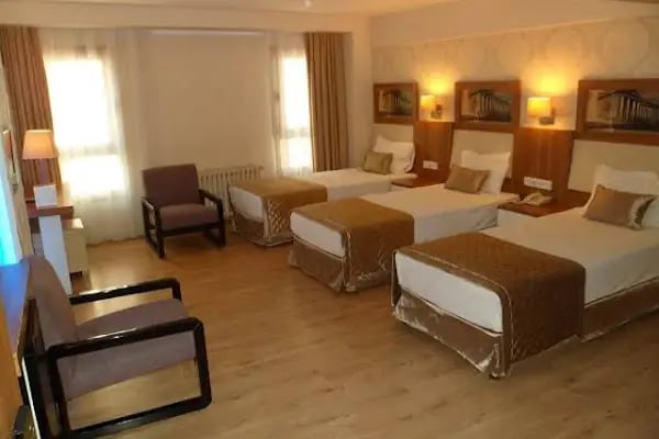 The Royal's Hotel - Resim 9