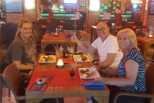 Begonia N Restaurant Bar - Resim 2