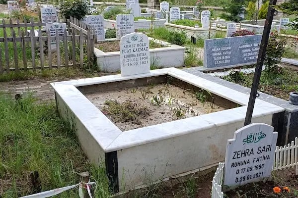İhsaniye 17 Ağustos Mezarlığı - Resim 2