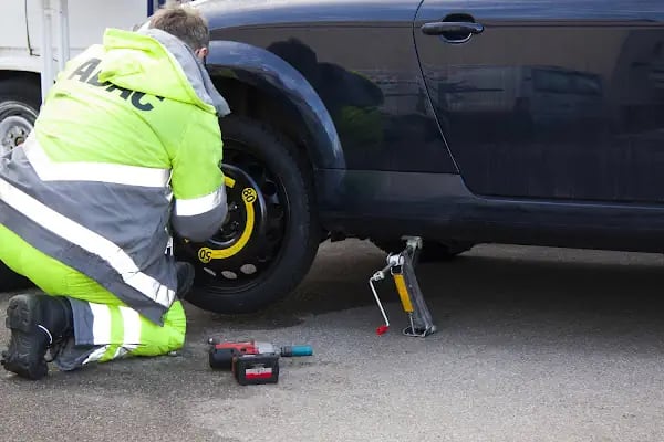 Dört Mevsim Oto Lastik - Bursa Nöbetçi Lastikçi 7/24 Mobil Yol Yardım Lastik ve Oto Çekici hizmeti - Resim 18