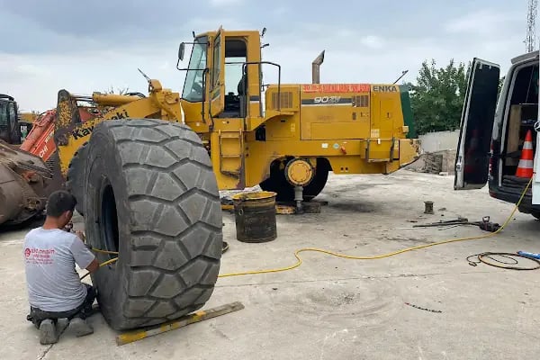 Dört Mevsim Oto Lastik - Bursa Nöbetçi Lastikçi 7/24 Mobil Yol Yardım Lastik ve Oto Çekici hizmeti - Resim 9