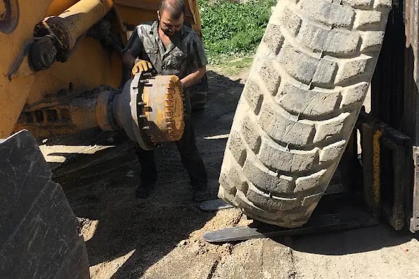 Dört Mevsim Oto Lastik - Bursa Nöbetçi Lastikçi 7/24 Mobil Yol Yardım Lastik ve Oto Çekici hizmeti - Resim 4