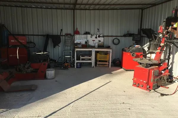 Dört Mevsim Oto Lastik - Bursa Nöbetçi Lastikçi 7/24 Mobil Yol Yardım Lastik ve Oto Çekici hizmeti - Resim 5