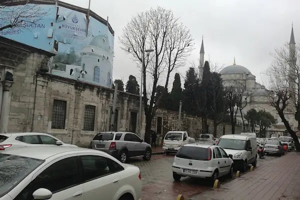 Gülustu Kadın Efendi Türbesi - Resim 3