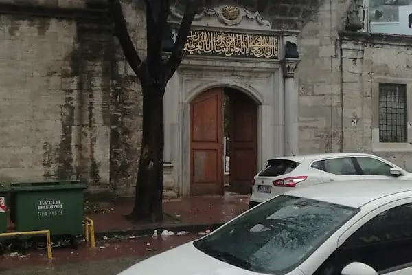 Gülustu Kadın Efendi Türbesi - Resim 7