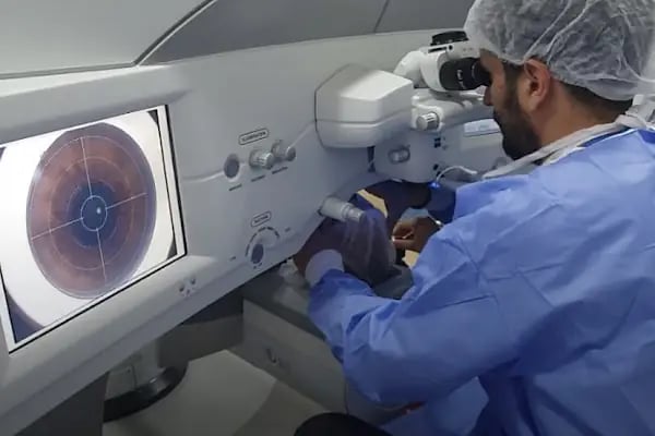 Op. Dr. Ömer TAKEŞ Göz Hastalıkları ve Cerrahisi Kliniği, Akıllı Lens, Lazer, Göz Kapağı Estetiği,Katarakt. - Resim 4